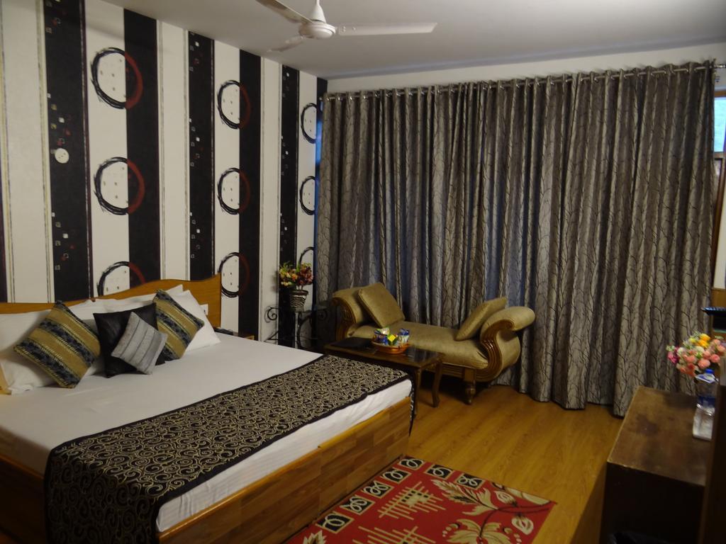 Hotel Natraj Manali Dharamshala Rum bild