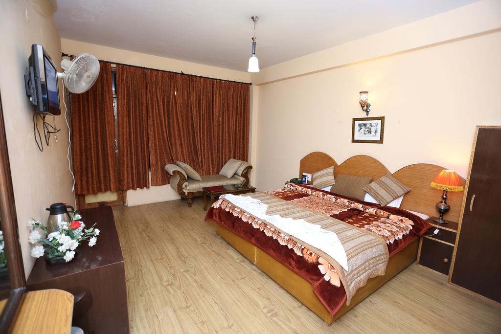 Hotel Natraj Manali Dharamshala Rum bild
