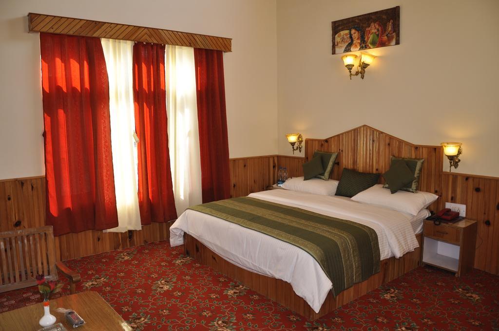 Hotel Natraj Manali Dharamshala Rum bild