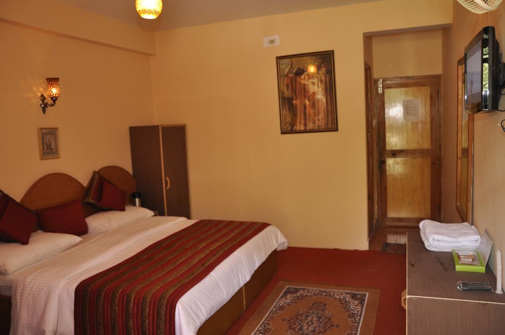 Hotel Natraj Manali Dharamshala Rum bild
