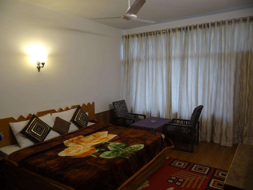 Hotel Natraj Manali Dharamshala Rum bild