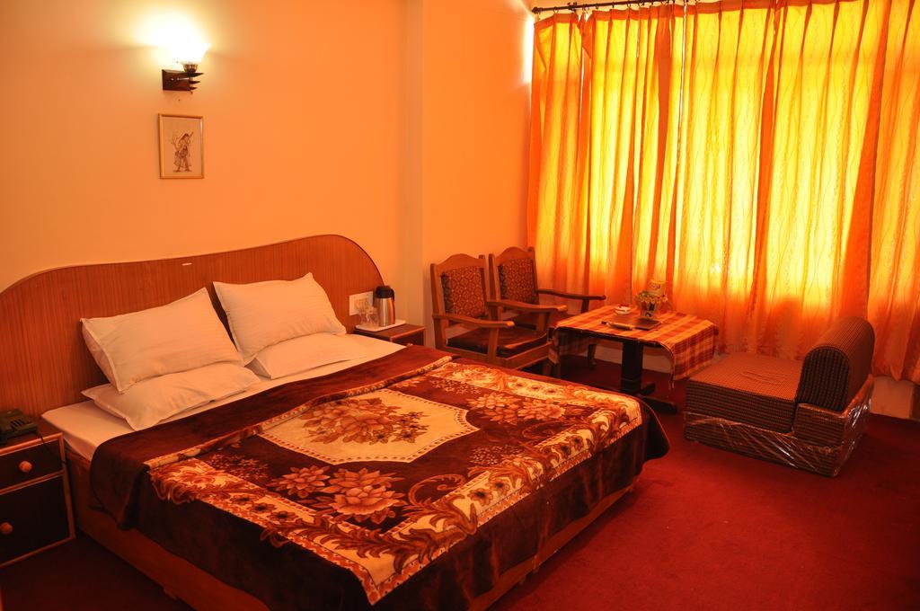 Hotel Natraj Manali Dharamshala Rum bild