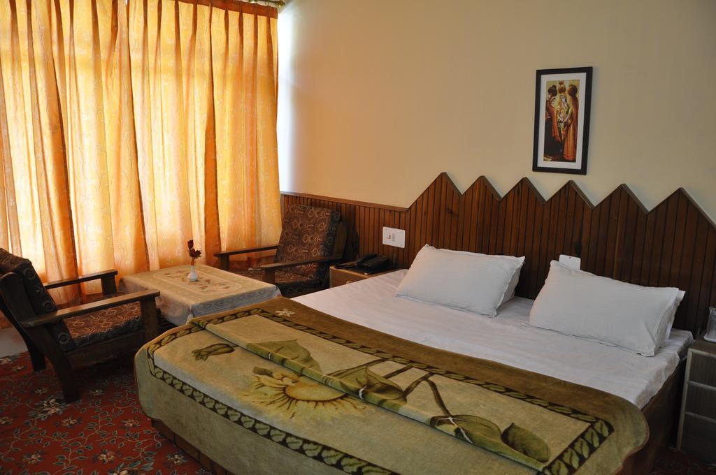 Hotel Natraj Manali Dharamshala Rum bild