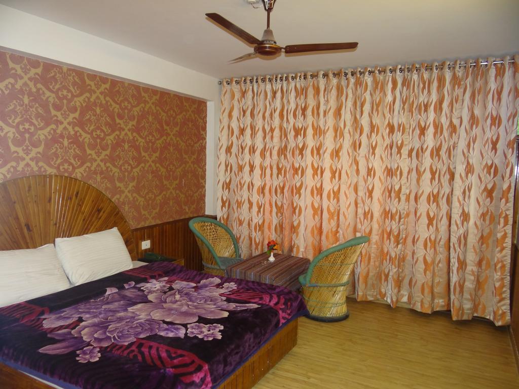 Hotel Natraj Manali Dharamshala Rum bild