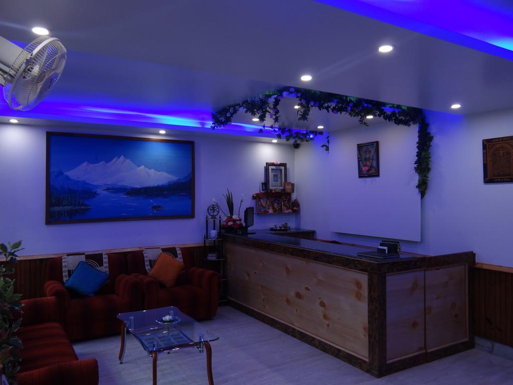 Hotel Natraj Manali Dharamshala Exteriör bild