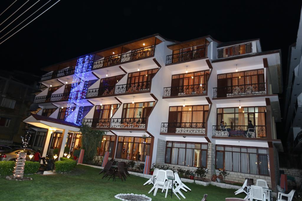 Hotel Natraj Manali Dharamshala Exteriör bild