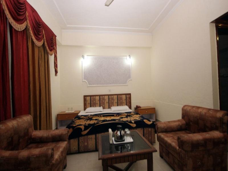 Hotel Natraj Manali Dharamshala Exteriör bild